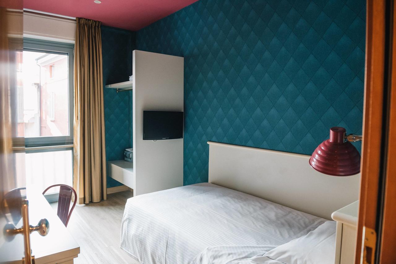 Single Room,545431029:JPEG